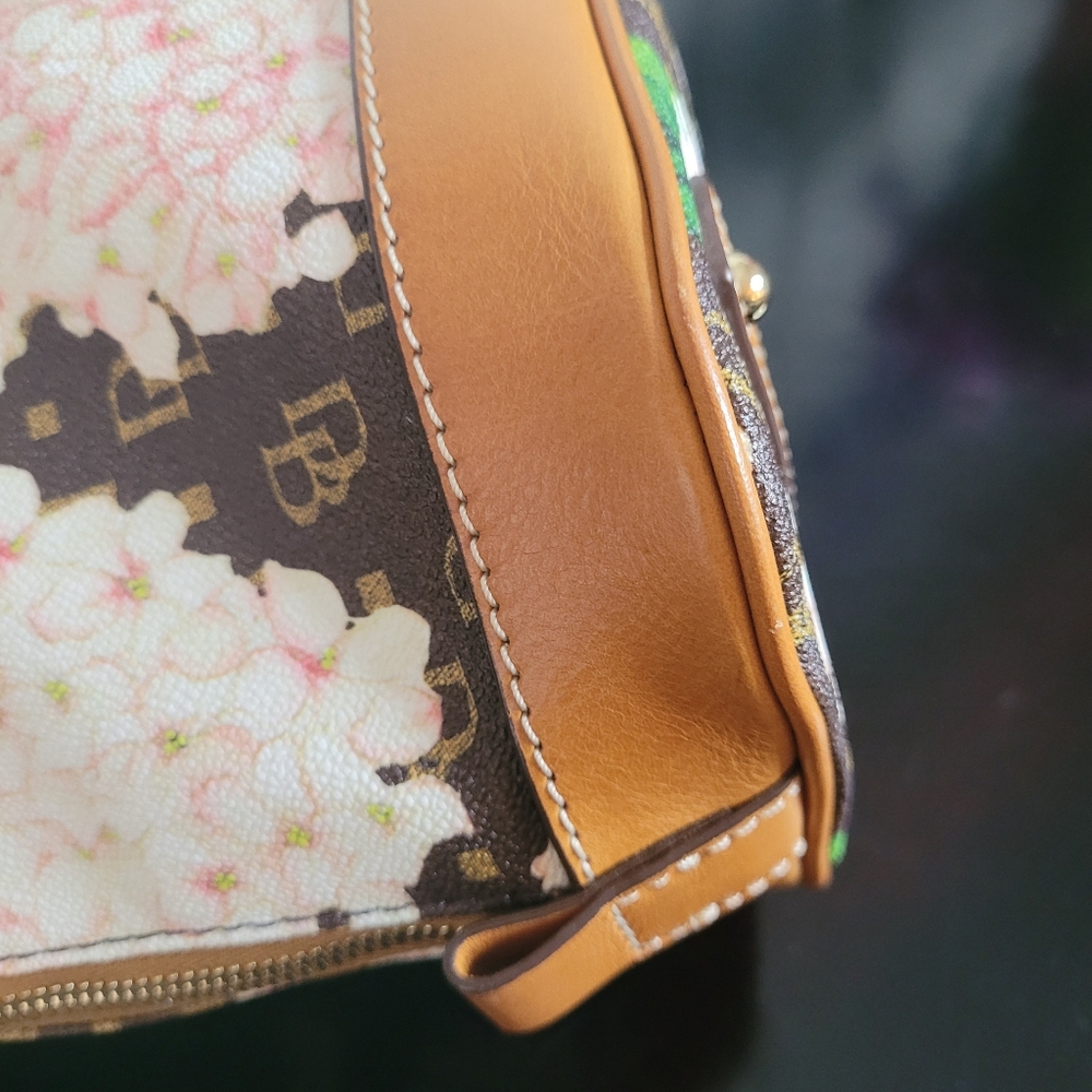Dooney & Bourke Hydrangea Monogram Bitsy Zip Zip Dome Satchel - Picture 11 of 16